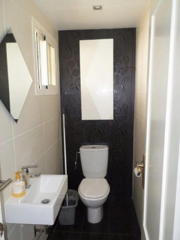 Modern 2 Bedroom Penthouse With Huge Private Roof Terrace,free Parking And Free Wifi